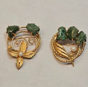 Vintage Brooch Pins Kramer Style Green Stone Cultured Pearl Leaf Gold To…